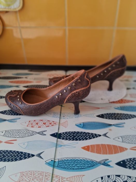 Bonitos Sapatos em pele