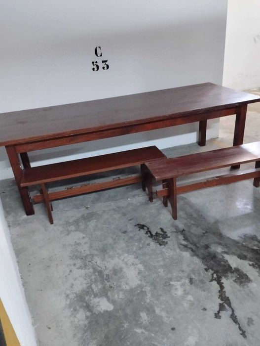 Mesa com 4bancos