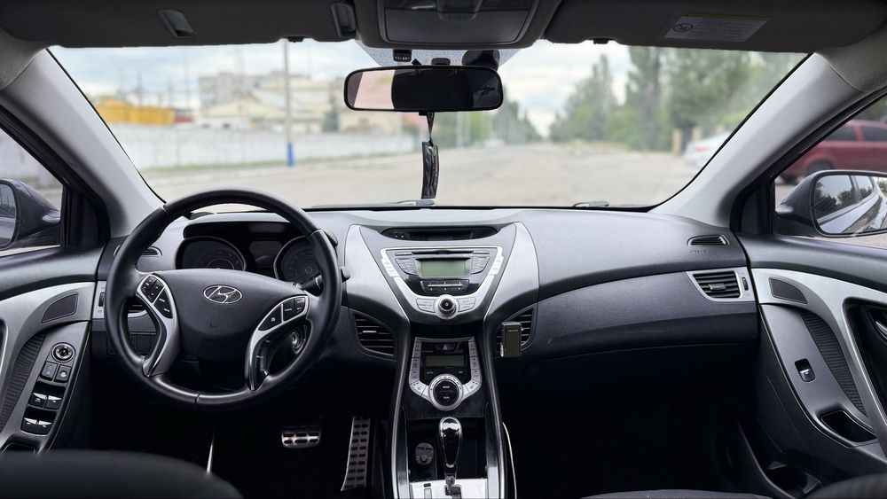 Huyndai elantra 2012, 1.8 газ/бенз
