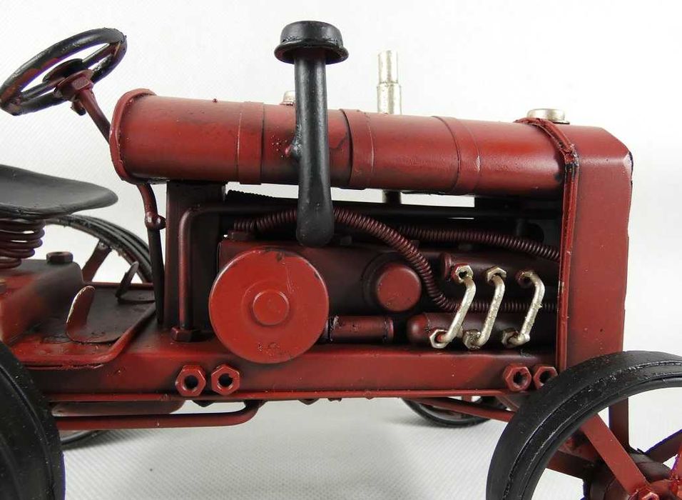 Metalowy czerwony traktor pojazd ciągnik RETRO 26,5cm