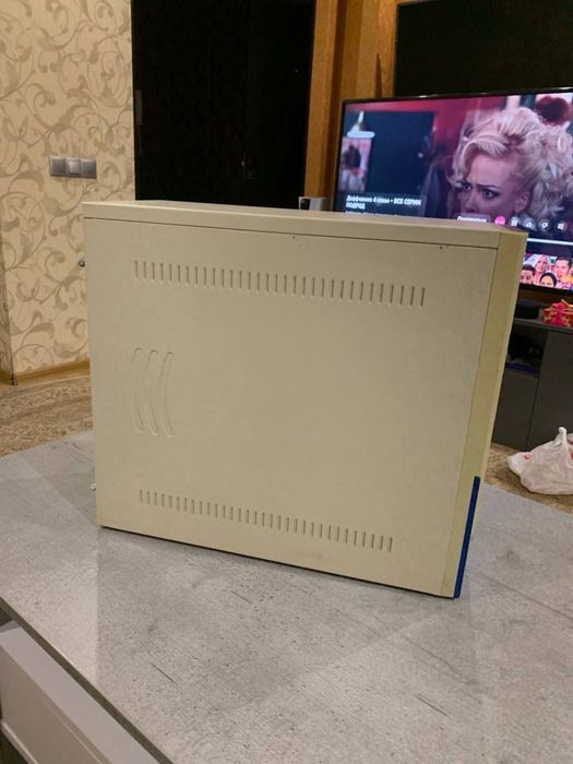 Курпус під компʼютер білий