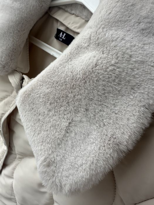 Жіноча стьобана куртка