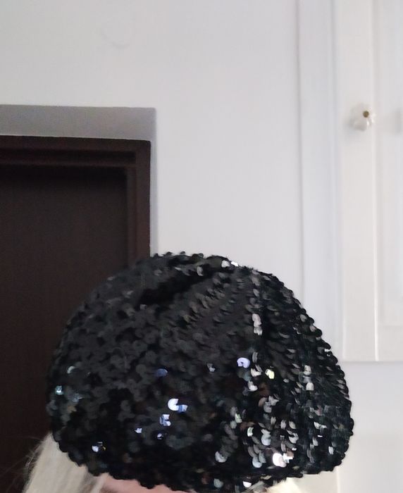Czarny beret czapka cekiny.