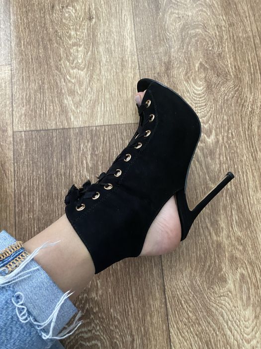 Туфлі босоніжки для high heels