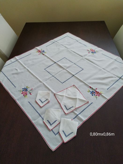 Toalha nova em algodão bordada à mão em ponto de cruz - 0,80mx0,86m,