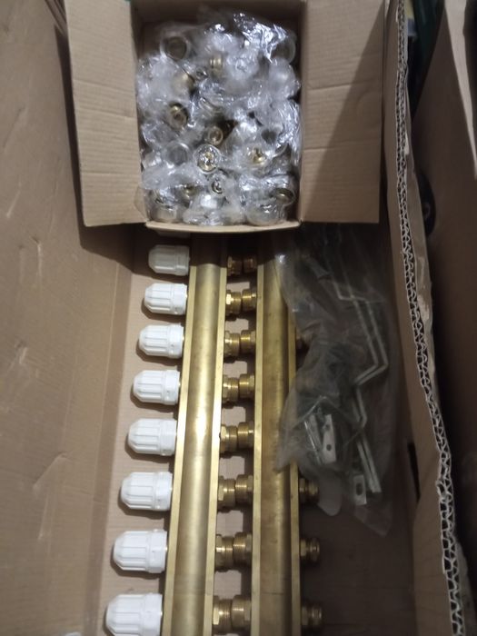 Колеетор на опалення на 10 контурів