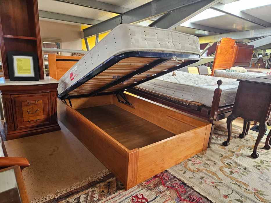 Cama de solteiro com arrumação, estrado e colchão -