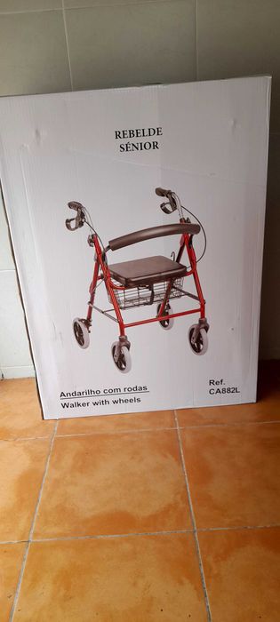 Andarilho 4 Rodas com Assento e Cesto