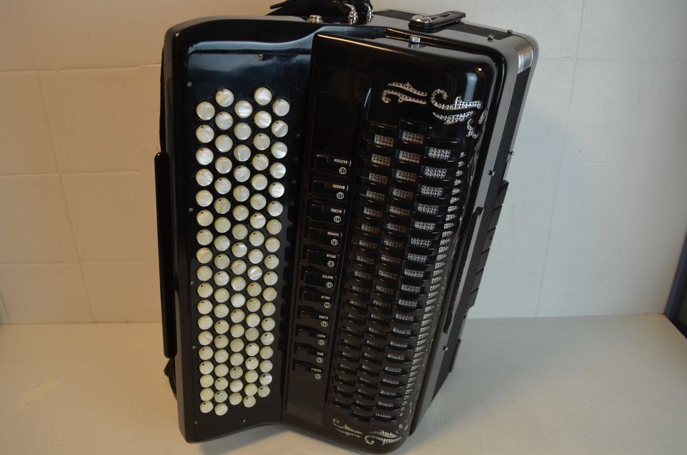 Vendo Acordeao Bugari Armando 4 N 68
