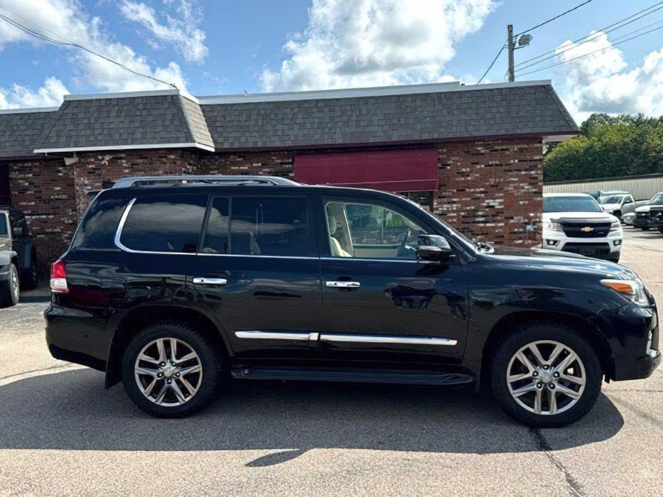 Lexus LX 570      2014