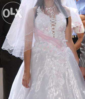 Продам красивую фату хамелеон (белая в розовый отлив).