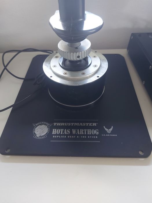 Hotas Warthog com pedais thrustmaster