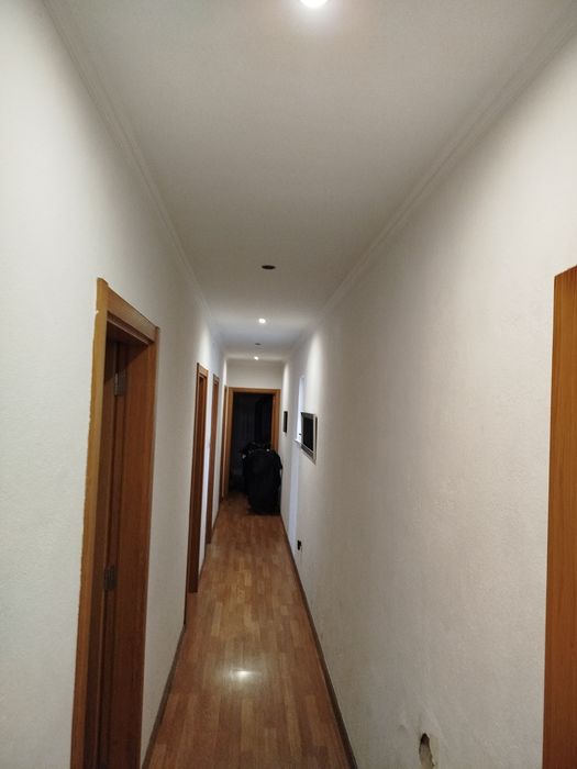 Casa de habitação para venda com terreno e árvores de fruto e anexo