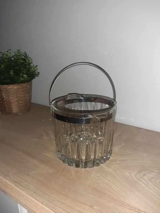 Balde de gelo sem uso