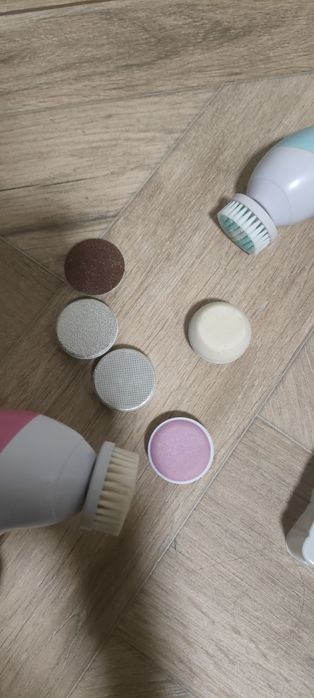 Szczoteczka elektryczna do twarzy peelingu