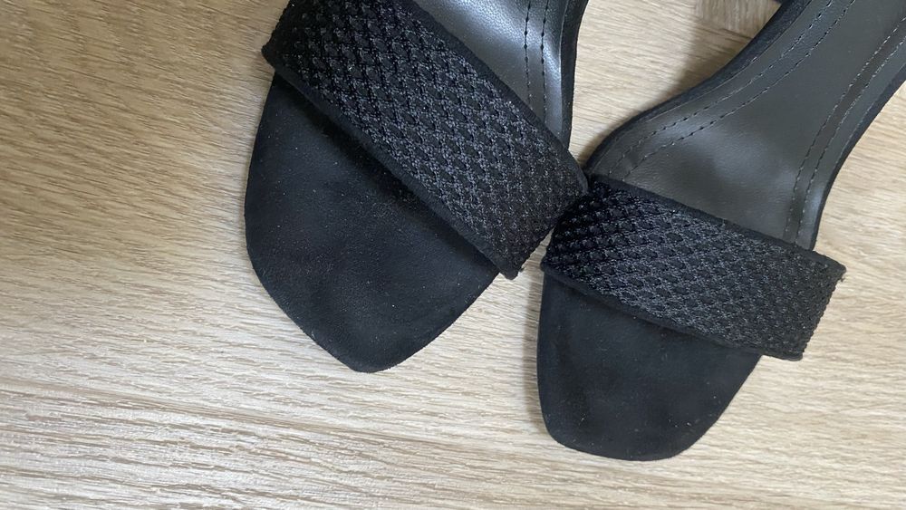 Buty Bershka r 37 czarne na koturnie / grubym obcasie
