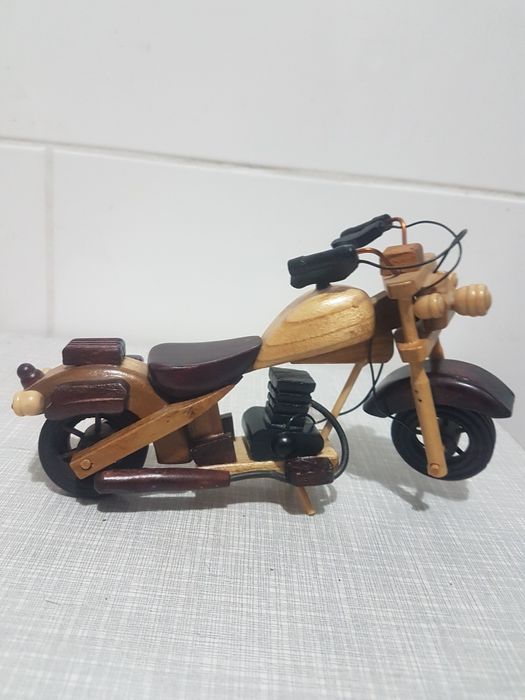 Nowy motor zabawka drewniany