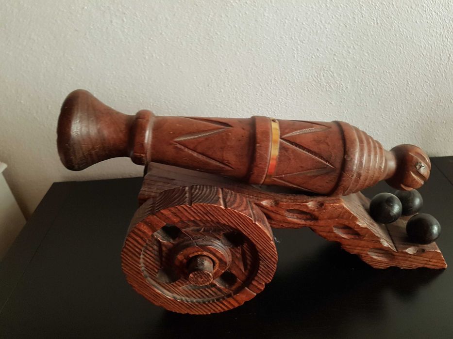 canhão decorativo em madeira