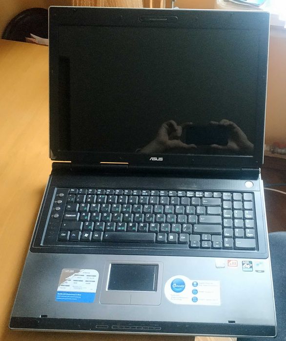 Ноутбук ASUS A7U 17"! ОС - WIN7 Работает без ремонтов!Смотреть фильмы.