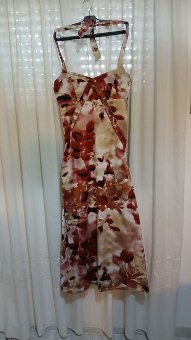 Vestido comprido de cerimónia.