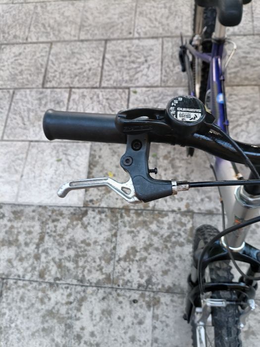 50€  bicicleta roda 20 com mudanças e suspensão pegar e andar