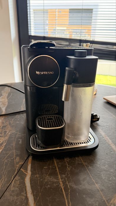 Ekspres DELONGHI Nespresso Gran Lattissima EN640.B Czarny