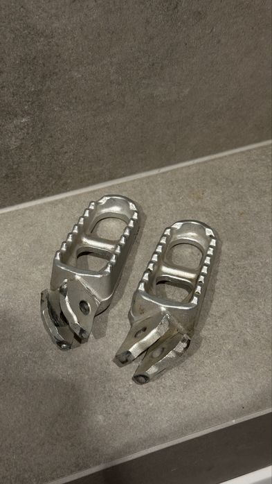 pegi podnozki surron light bee x ebike