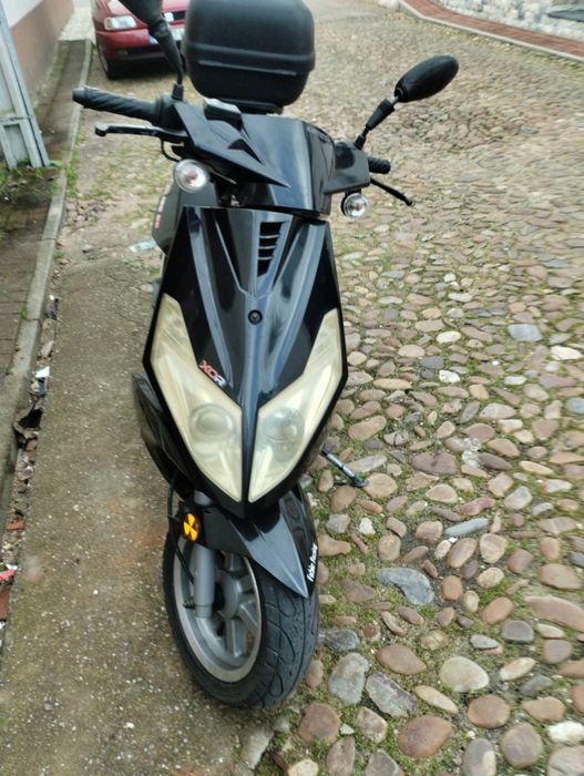 Vendo moto genéric cor 125 cc