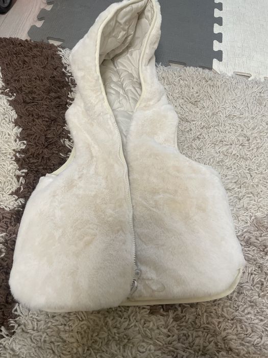 Тепленька плюшева жилетка для дівчинки