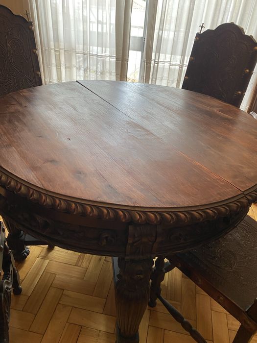 Vendo mesa e seis cadeiras renascença