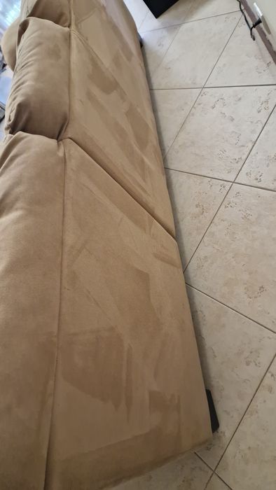 Sofá chaise long com 3 lugares e puff grande