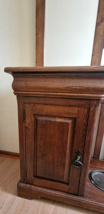 Móvel centenário em madeira - Hall de entrada / Bengaleiro