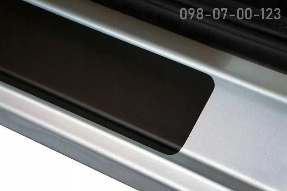 Захисна плівка защитная пленка наклейки на пороги на всі авто 200грн