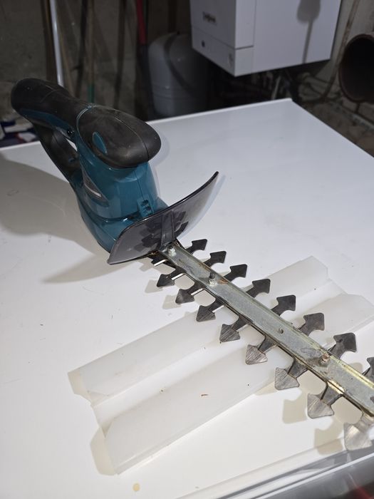 Nożyce do żywopłotu Makita UH 200D