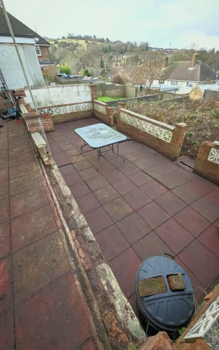 Limpeza de telhados e muros e jardinagem