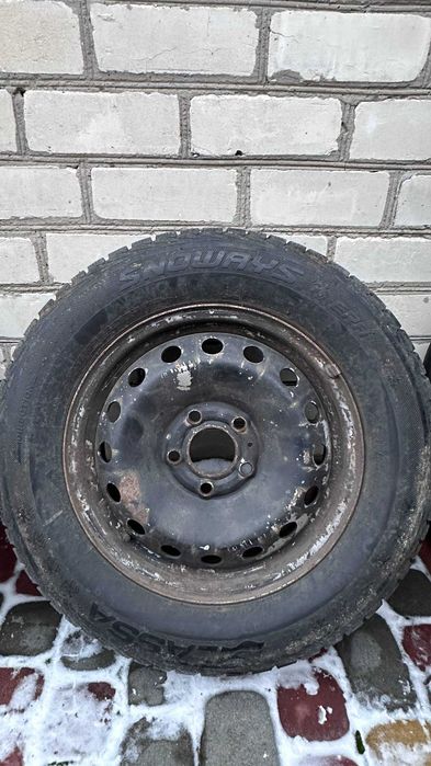 Lassa Snoways Kumho 215/65/R16