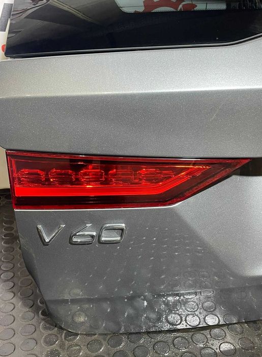 Farolim esquerdo da mala Volvo V60 D4 (2019)