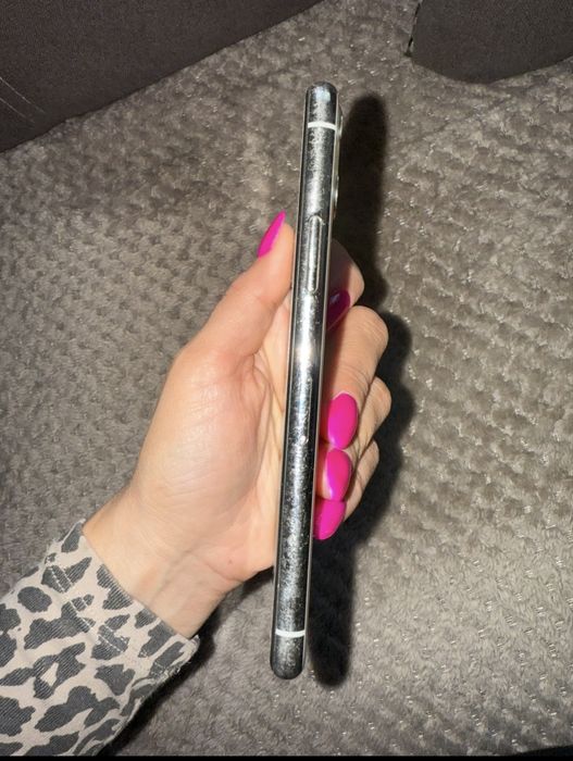 Iphone 11 pro . Perlowy kolor