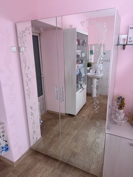 Шкаф зеркальный.