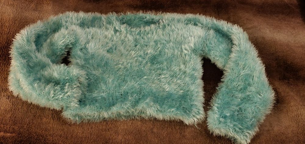 Pluszowy sweterek damski