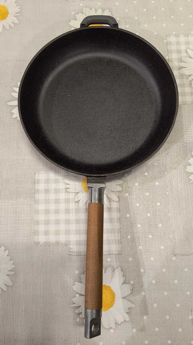 Żeliwny garnek do pieczenia, biol