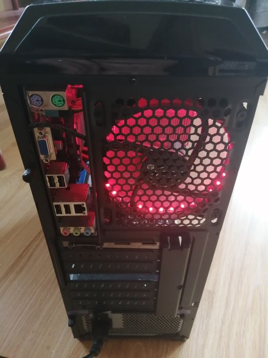 Komputer Gemingowy dla gracza "Tytan "700