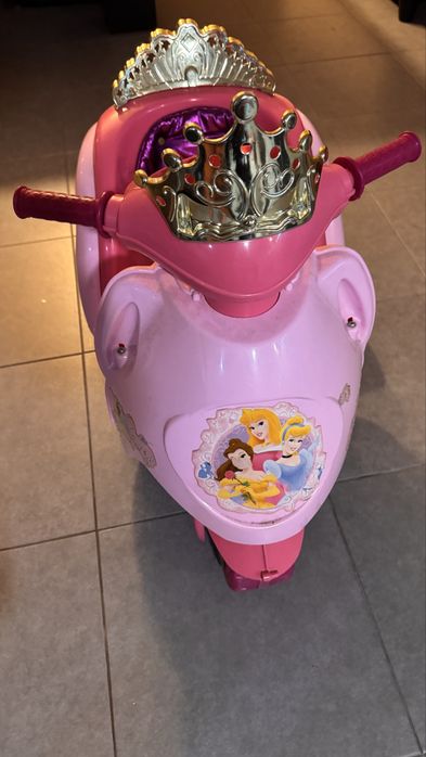 Mota da Disney a bateria