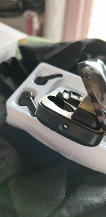 3-in-1 Bluetooth Headphones with Power Bank and Flashlight64170796711171122