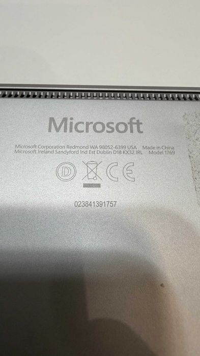 Laptop Dotykowy Microsoft Surface 2 Model 1769 8GB Ram i5-8250U 256GB