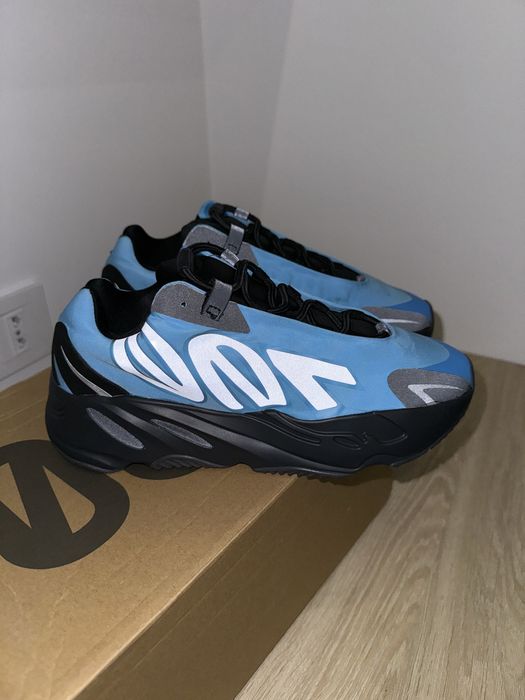 adidas Yeezy Boost 700 MNVN Bright Cyan 42 EU GZ3079