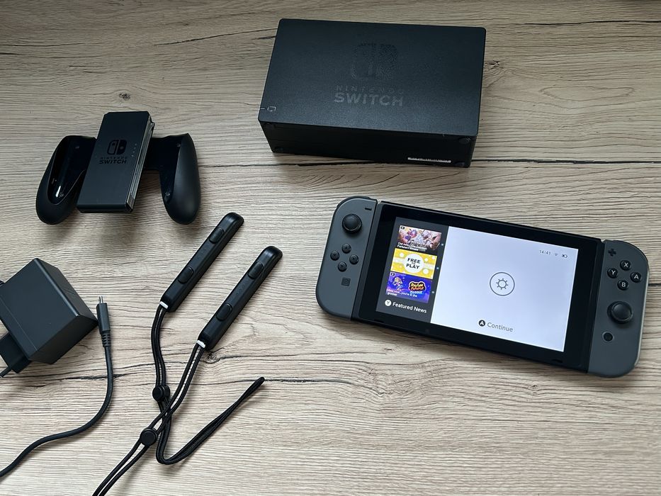 Konsola Nintendo Switch V2 Zestaw W Pełni Sprawna Świetny Stan