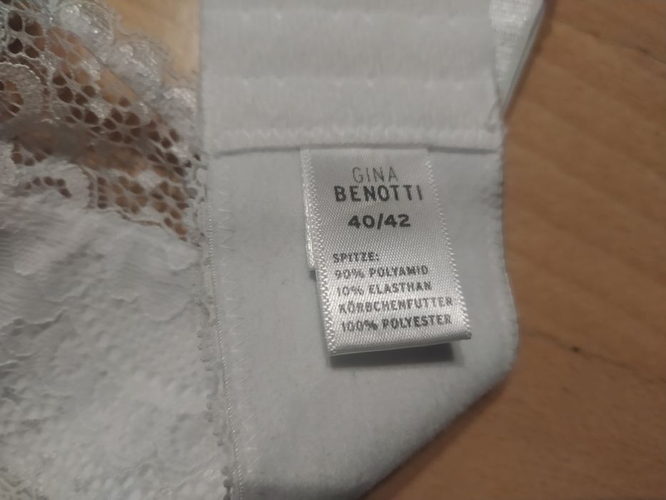Biustonosz bez usztywnień biała koronka