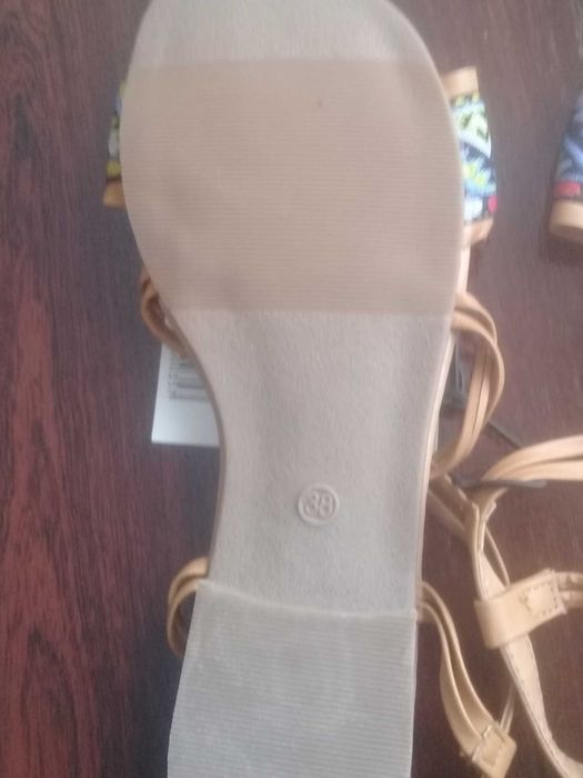 Сандалі   жіночі