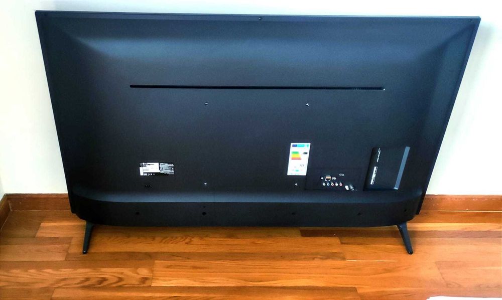 TV LG 55UK6200PLA – Smart TV 55" (Ecrã danificado), 60 €
